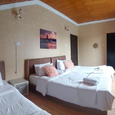 Hirmas Hotel Tbilisi Buitenkant foto