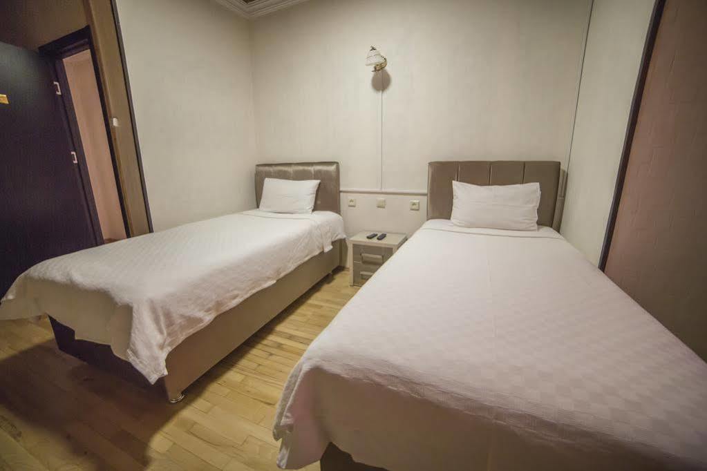 Hirmas Hotel Tbilisi Buitenkant foto