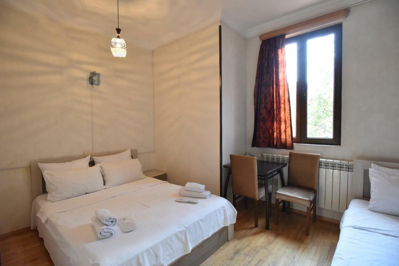 Hirmas Hotel Tbilisi Buitenkant foto
